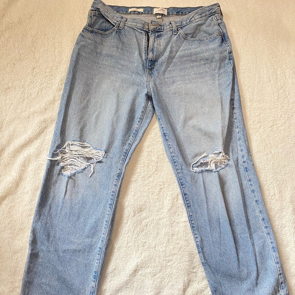 Universal Thread Light Blue Distressed Straight Leg Jeans